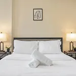 Elegant 1Bd High Rise With City Views In Dt Pitts
