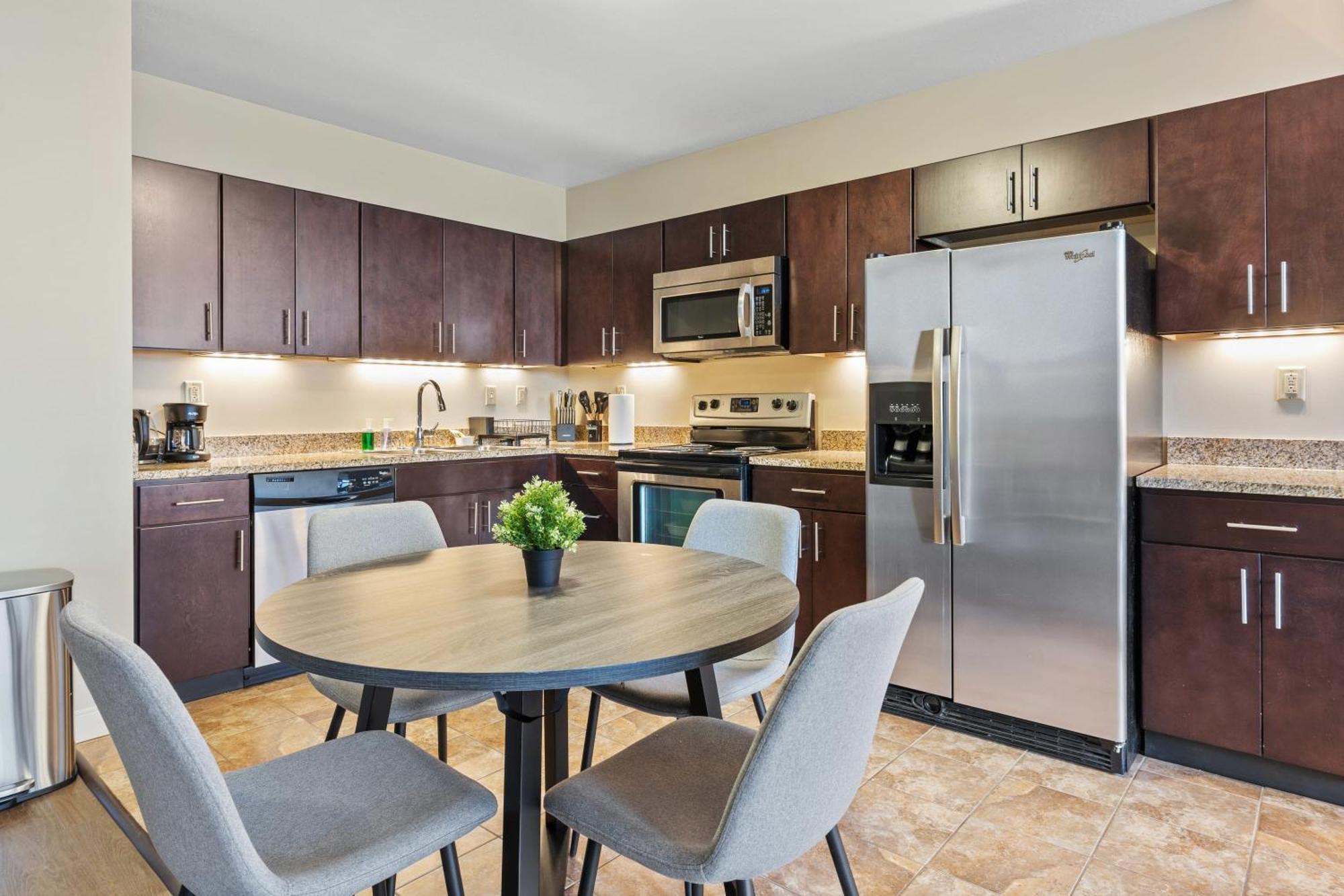 Apartment Elegant 1bd High Rise With Views In Dt Pitts Pittsburgh