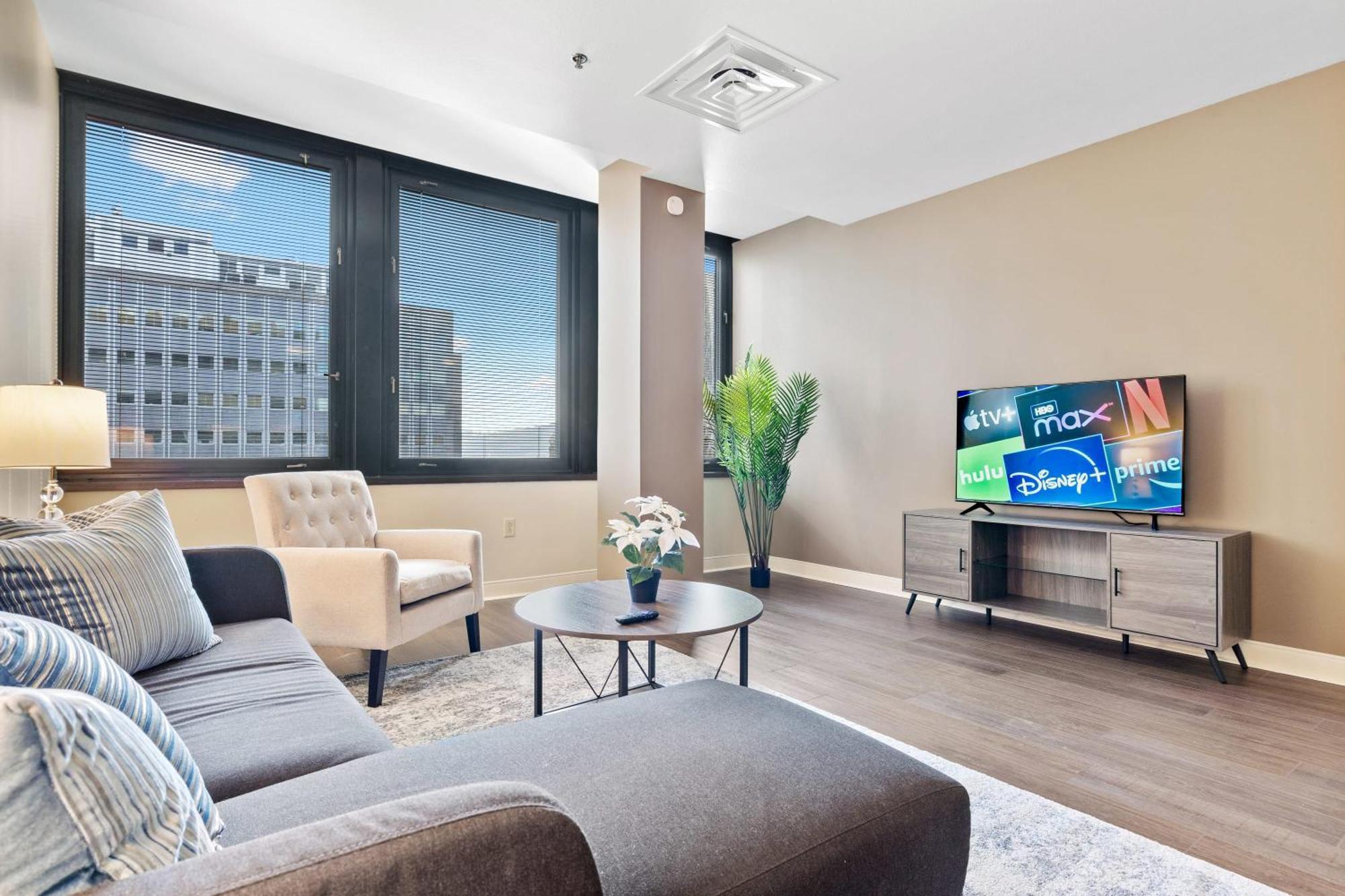 Apartment Elegant 1bd High Rise With Views In Dt Pitts Pittsburgh